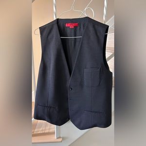 Men’s Hugo Boss Dark Gray Sharkskin Wool Blend Vest Size 44R Great For Business